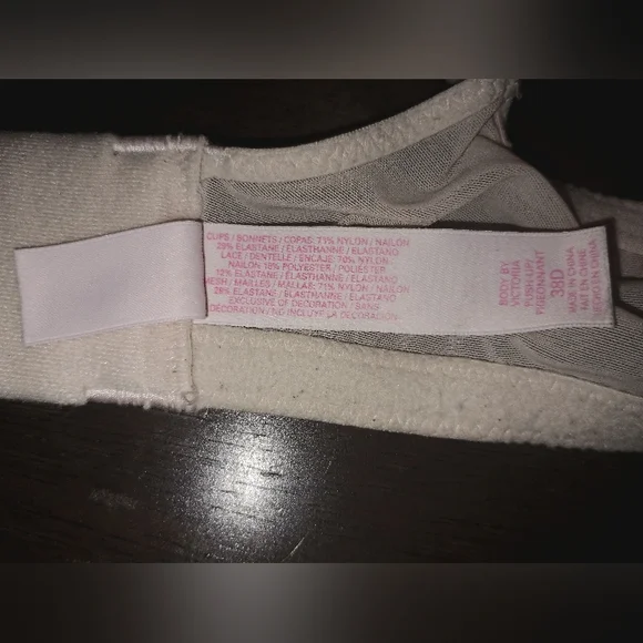 Victoria's Secret Body By Victoria Push-Up Bra Size 38D - Picture 4 of 8